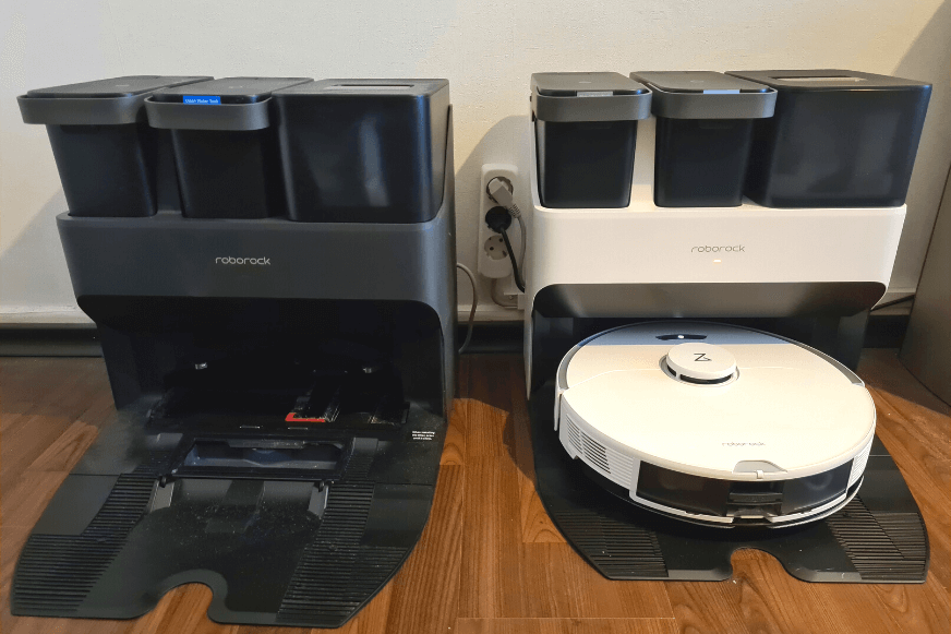 Die schwarze und die weiße Ultra Station stehen vor einer weißen Wand